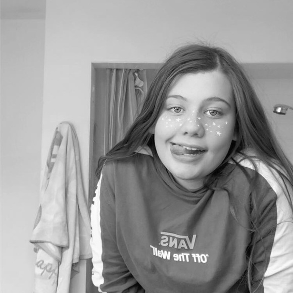 Meet your Posher, Heather - Picture 1 of 1